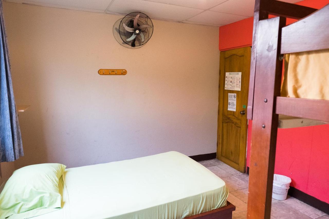 Hostel Nucapacha グアヤキル エクステリア 写真