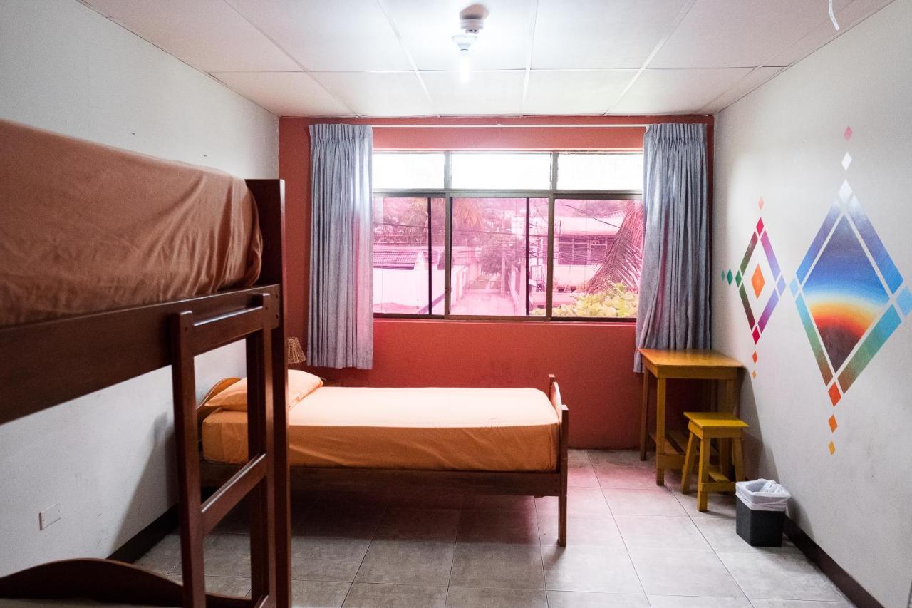 Hostel Nucapacha グアヤキル エクステリア 写真
