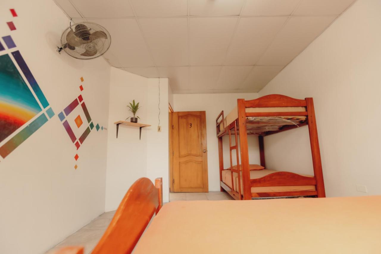 Hostel Nucapacha グアヤキル エクステリア 写真
