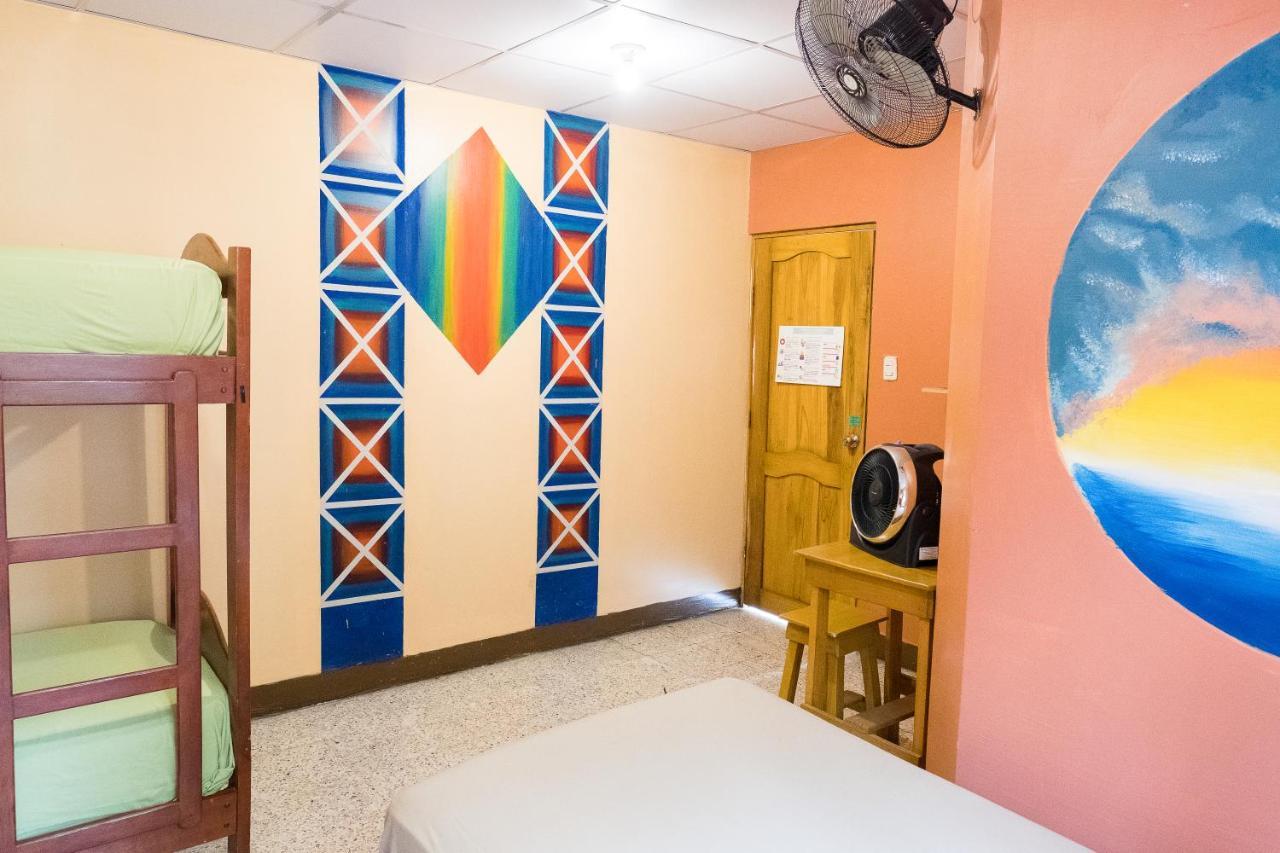 Hostel Nucapacha グアヤキル エクステリア 写真