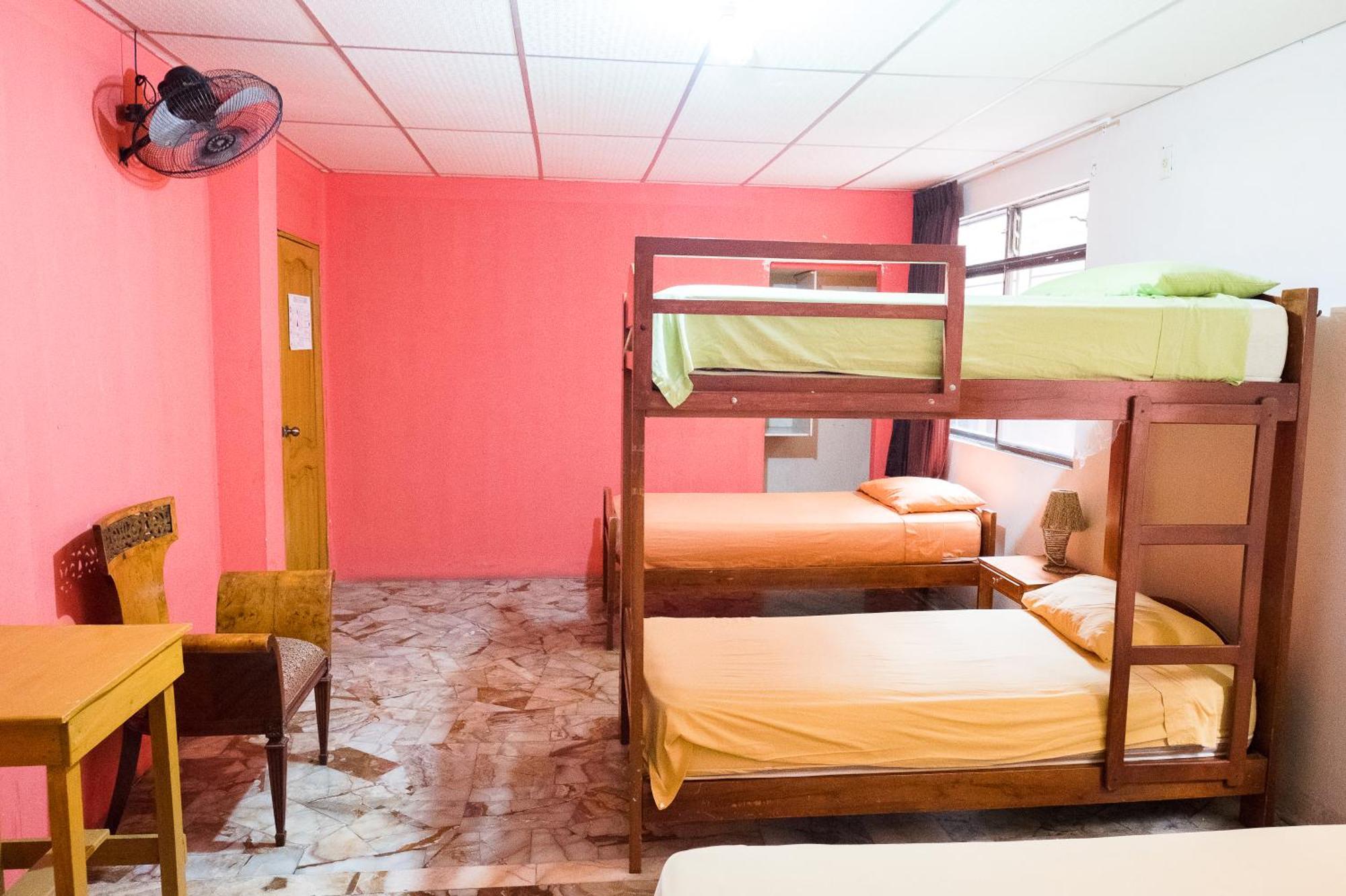 Hostel Nucapacha グアヤキル エクステリア 写真