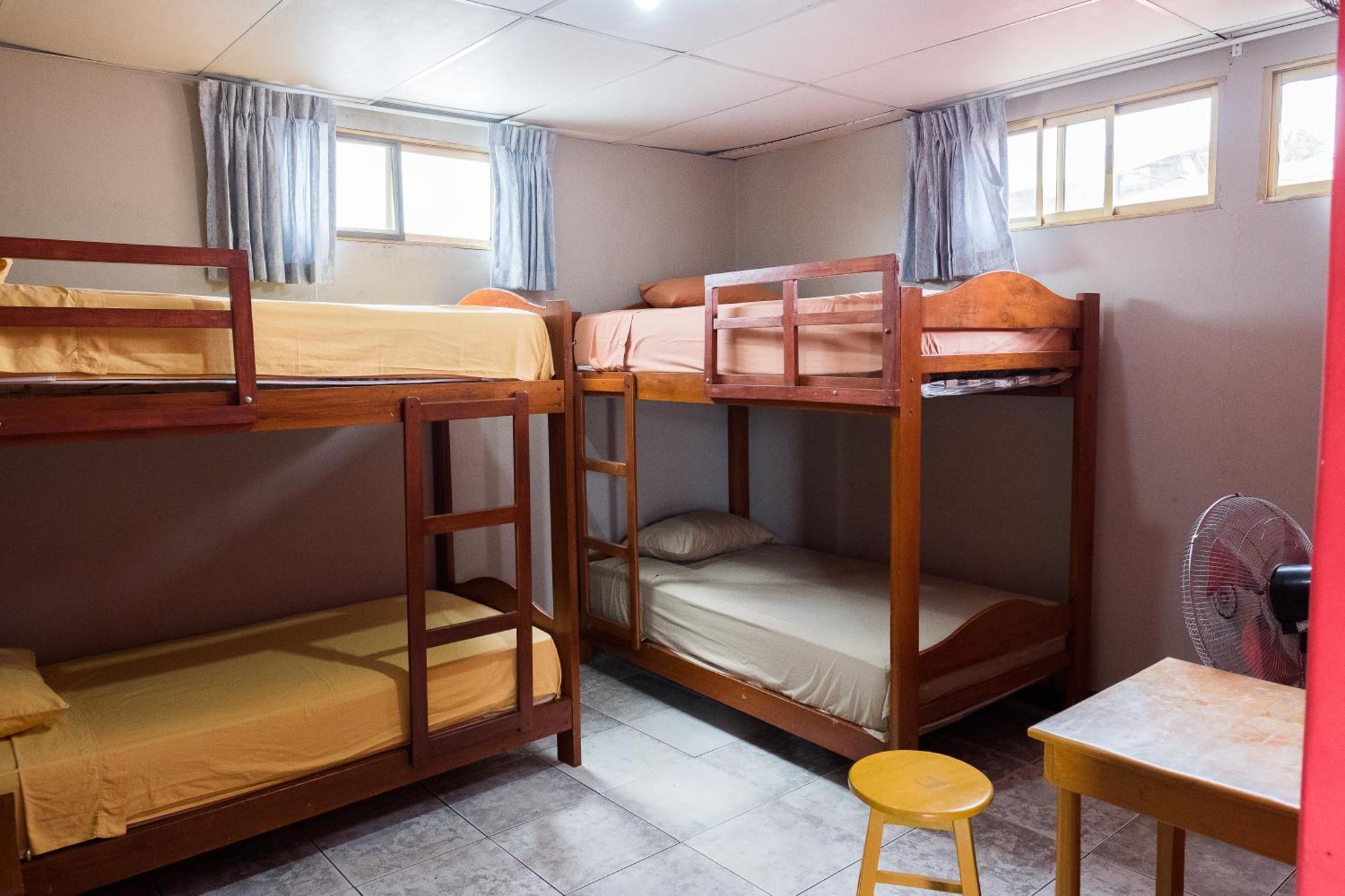 Hostel Nucapacha グアヤキル エクステリア 写真