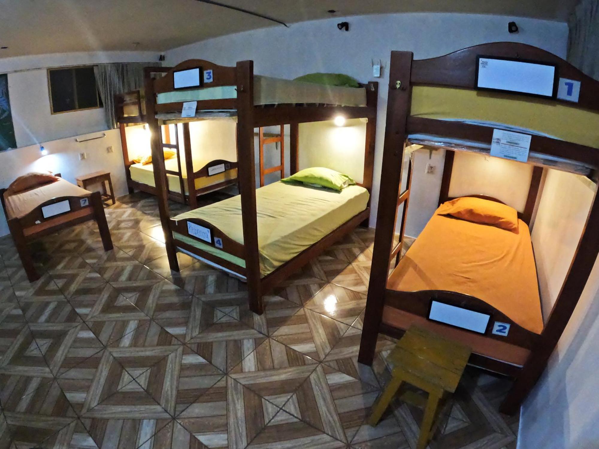 Hostel Nucapacha グアヤキル エクステリア 写真