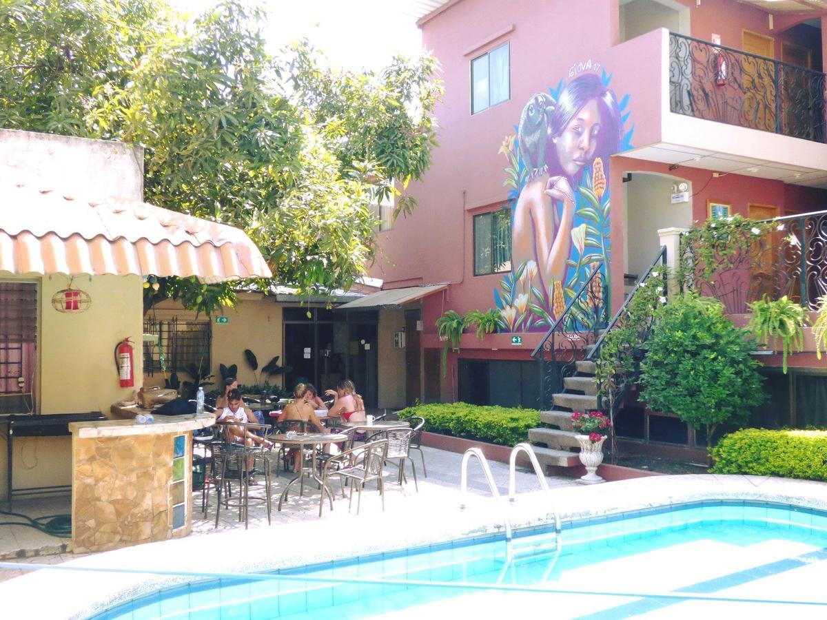 Hostel Nucapacha グアヤキル エクステリア 写真