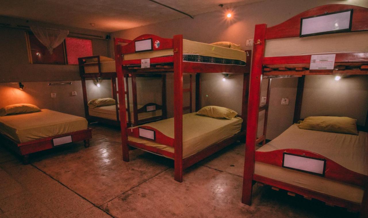 Hostel Nucapacha グアヤキル エクステリア 写真
